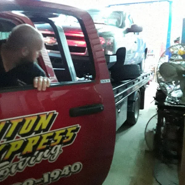 Fenton Express Towing - photo 4
