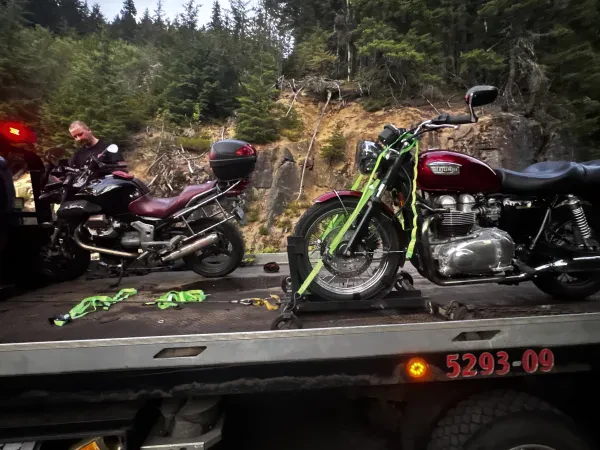 Fred's Towing Service Inc. - Enumclaw Towing - photo 3