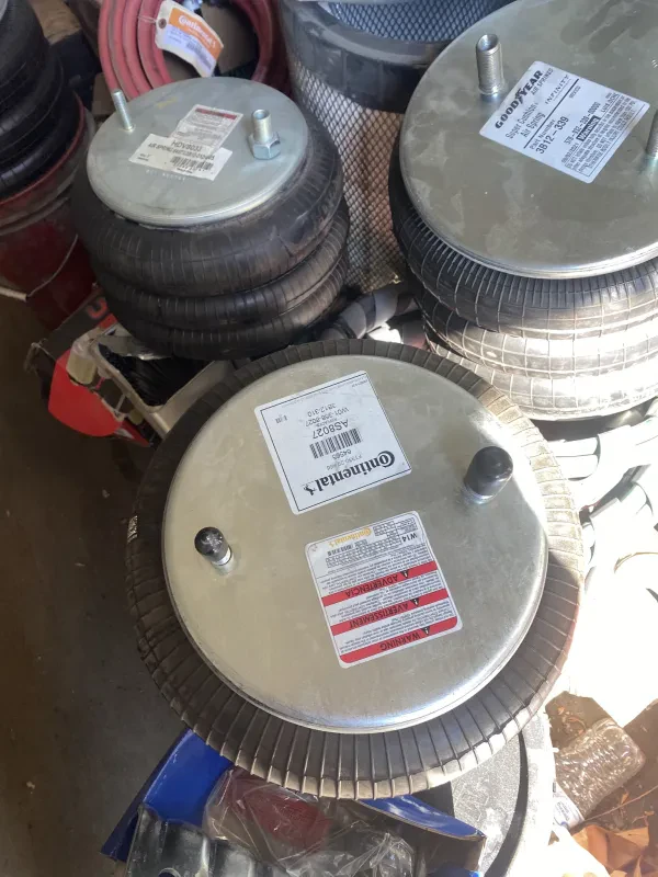 Lauro's Truck Parts & Services - photo 2