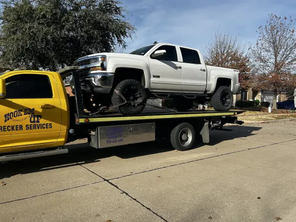 Hook Em Up Wrecker Service - photo 2