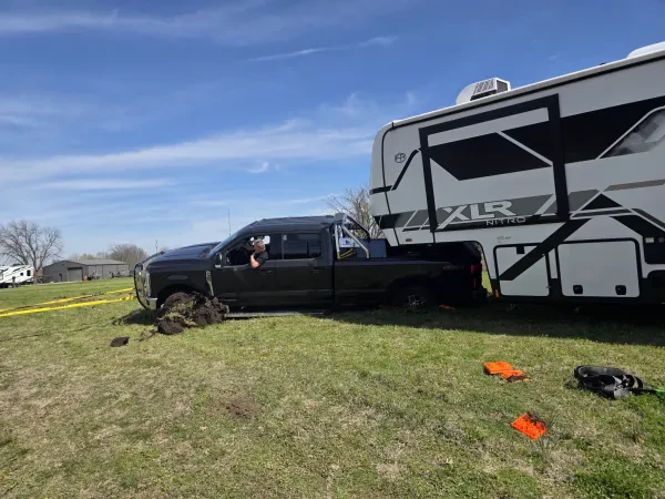 Hook Em Up Wrecker Service - photo 3