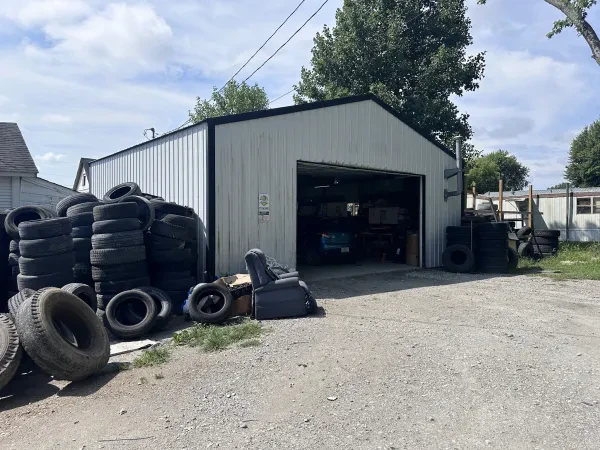 Brown's Tire Auto Service and Towinf LLC. M-F 8-5 SAT 8-12pm - photo 3