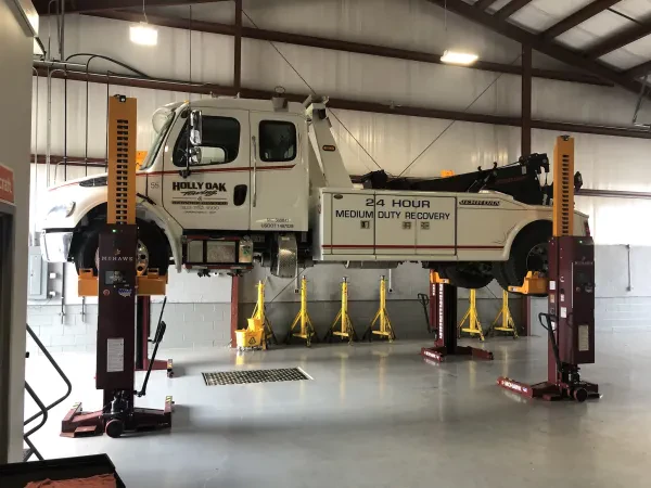 Holly Oak Towing & Service Center - photo 4