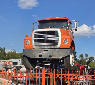 Carcamo Bros & Son Truck Sales & Equipment LLC - Salvage Yard - Semi Tractor Parts - Heavy Duty Parts-Class 8 Parts -