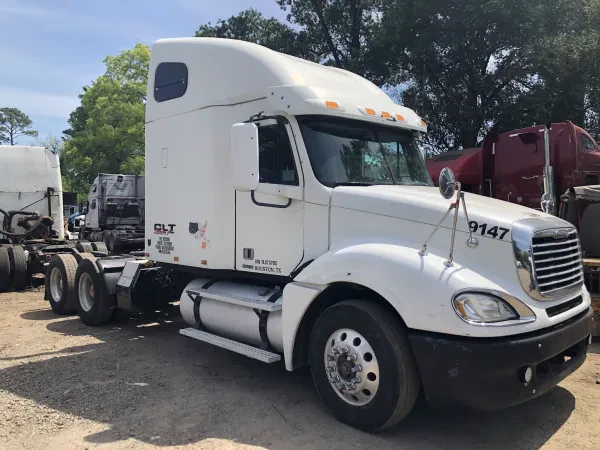 Carcamo Bros & Son Truck Sales & Equipment LLC - Salvage Yard - Semi Tractor Parts - Heavy Duty Parts-Class 8 Parts - - photo 2