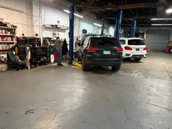 Fred's Wrigleyville Garage & Auto Repair - photo 4