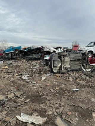 Yaw's Auto Salvage JunkYard in Des Moines (IA) - photo 1