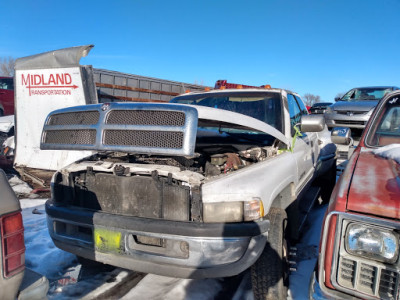 Yaw's Auto Salvage JunkYard in Des Moines (IA) - photo 3