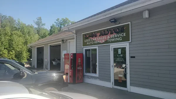 L & M Auto Inc and Papa's Healthy Food & Fuel - photo 2