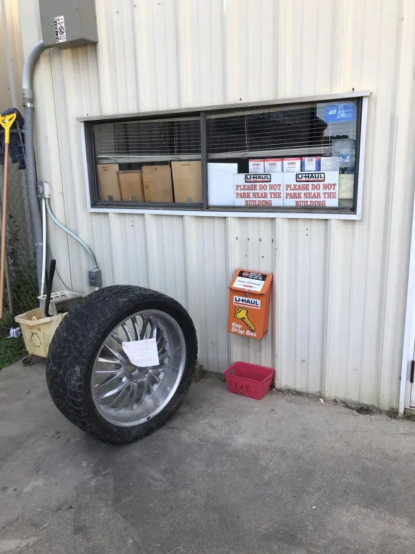 Holden's Wrecker Service - photo 4