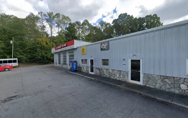 DK Hardee Express Oil, Auto, & Tire - Elkin - photo 3
