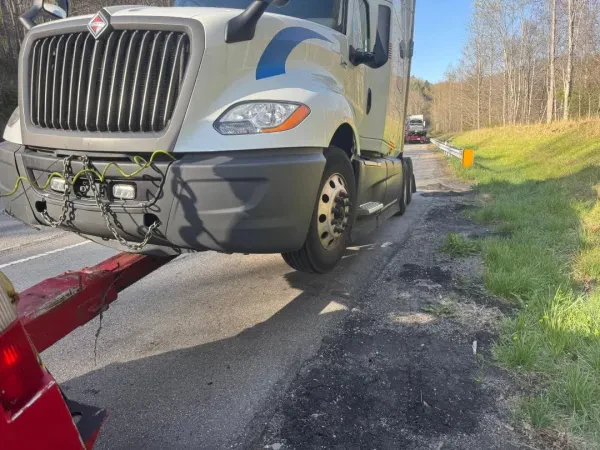 DP Towing & Truck Repair LLC - photo 3