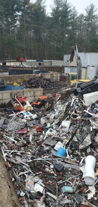 Leveille's Auto Recycling - photo 1