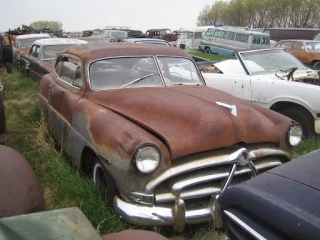 Oakleaf Old Cars JunkYard in Hartford (SD) - photo 4