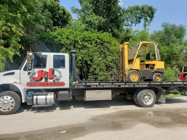 J & L Towing Recovery - photo 2