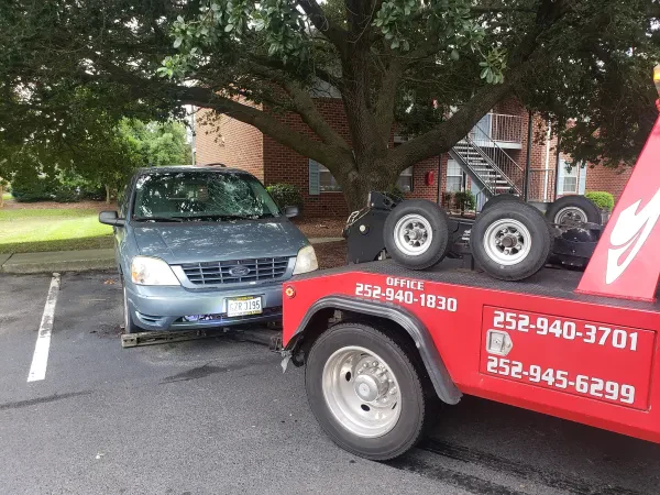 J & L Towing Recovery - photo 3