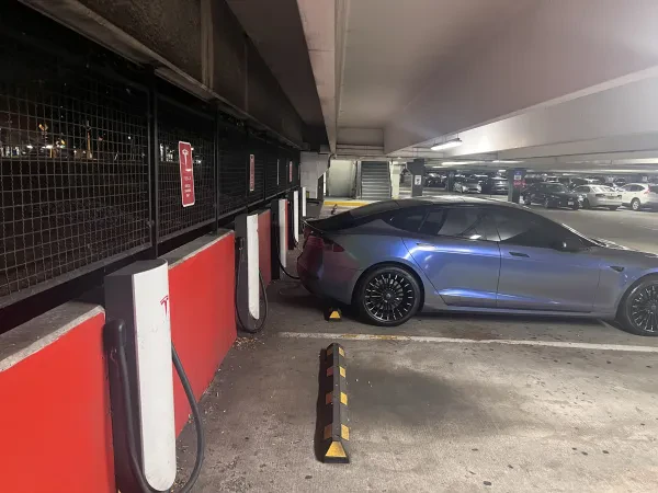 Tesla Supercharger - photo 2