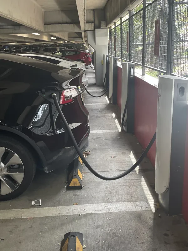 Tesla Supercharger - photo 3