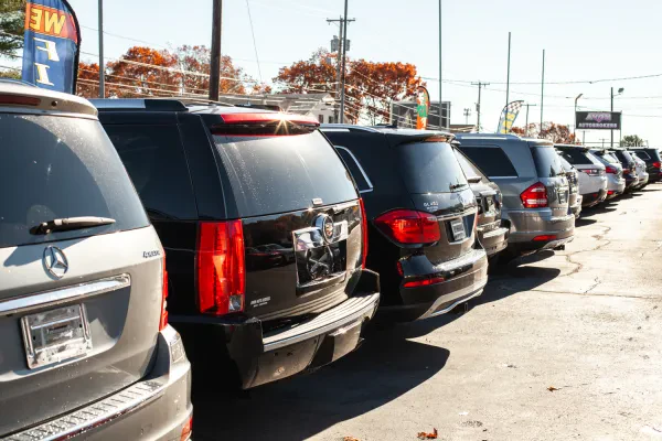 Avon Auto Brokers - 109 Memorial - photo 4