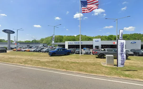 Hull Dobbs Collision Center - photo 4