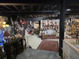Weil's Doghouse Antiques