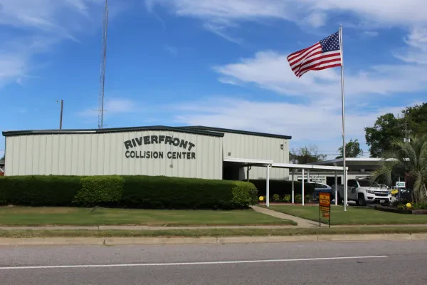 Riverfront Collision Center - photo 2