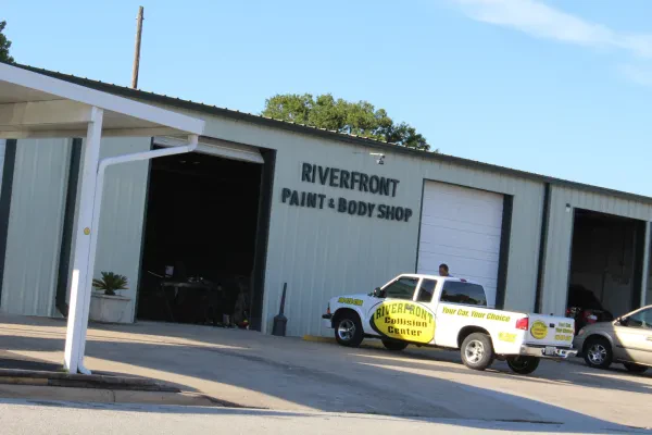 Riverfront Collision Center - photo 3