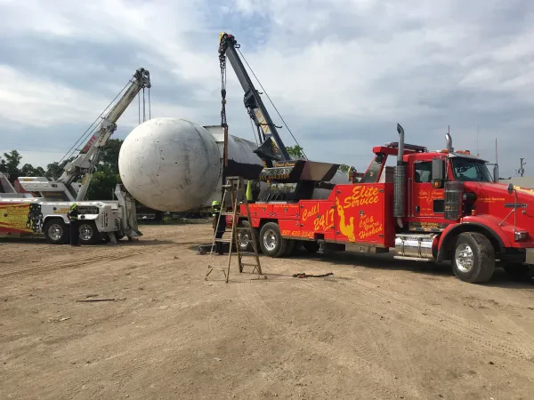 Elite Service Recovery & Towing - photo 4
