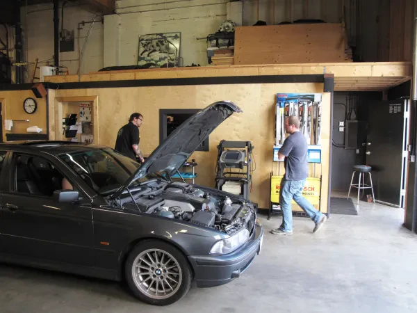 Stone's German Garage - photo 2