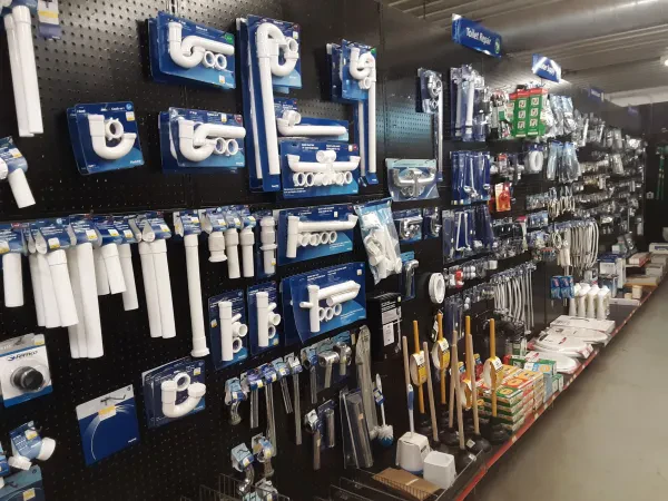 White Pigeon Auto Parts & Hardware - photo 4