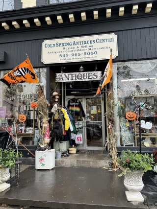 Cold Spring Antiques Center