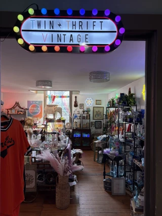 Twin Thrift Vintage