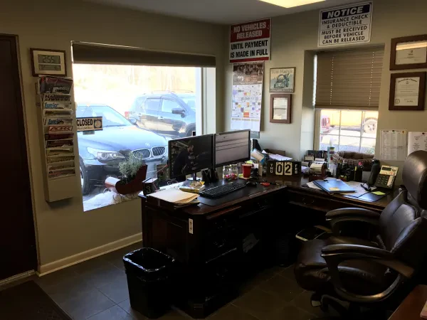 Giles Auto Body & Glass Inc - photo 2