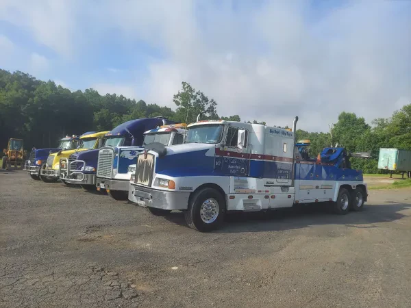 Jolly's Towing - photo 2