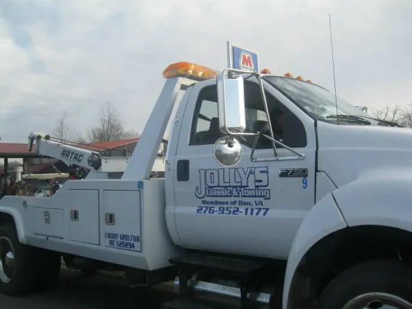 Jolly's Towing - photo 3