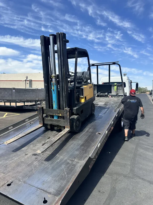Juniors Custom Towing llc, Gruas - photo 2