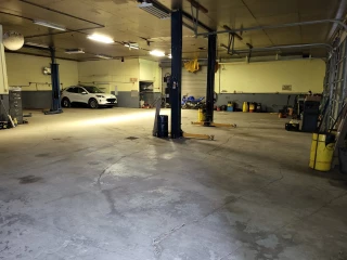 Red's Rollen Garage