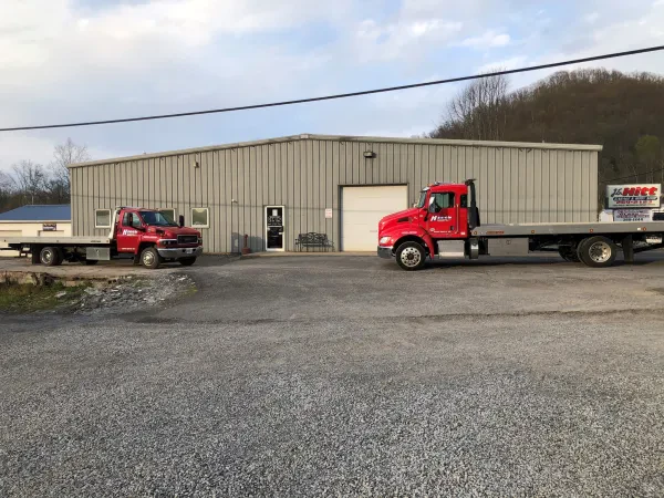Hitt's Garage & Body Shop LLC - photo 4