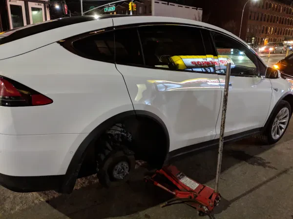 Luna's Tire Shop 2 - photo 3