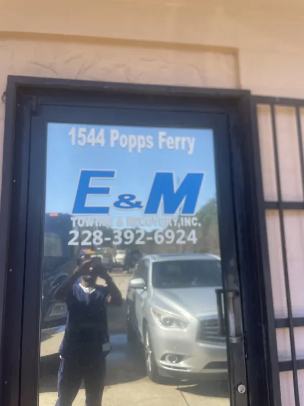 E & M Towing & Storage - photo 2