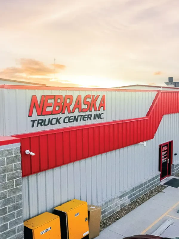 Floyd's Truck Center - photo 2