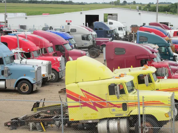 Floyd's Truck Center - photo 4