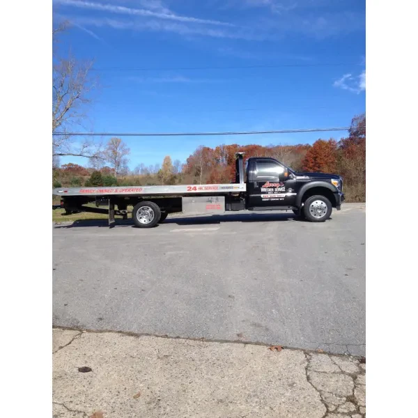 Larry's Wrecker Service - photo 3