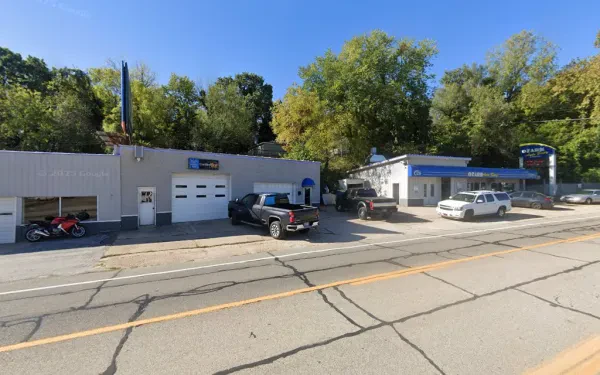 Ozark Auto Body & Towing - photo 4