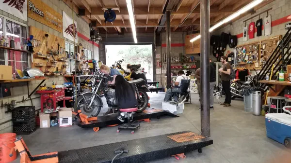 Lucky Wheels Garage - photo 3