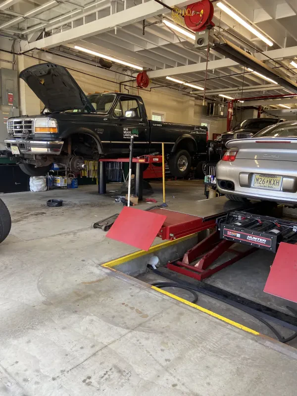 Green Village Garage - photo 3