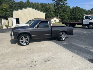 Holt's Body Shop