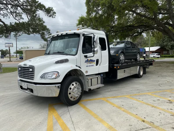 Fernandez & Sons Wrecker Service - photo 2