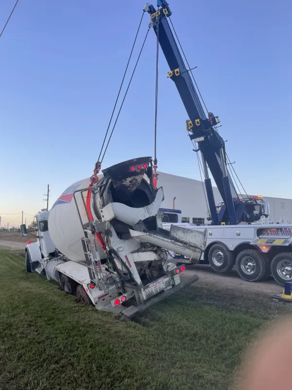 Fernandez & Sons Wrecker Service - photo 3