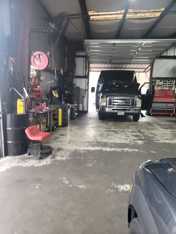 Road Runner Auto Repair - photo 3